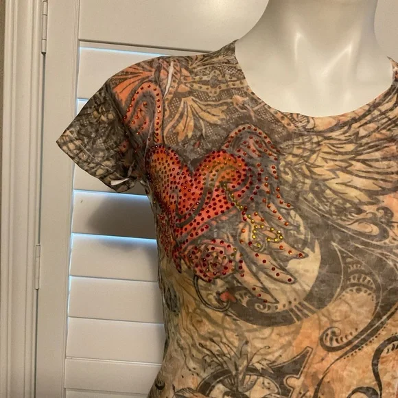 Slim-Fit Graphic Short Sleeve Tee in Orange and Black - Picture 2 of 6